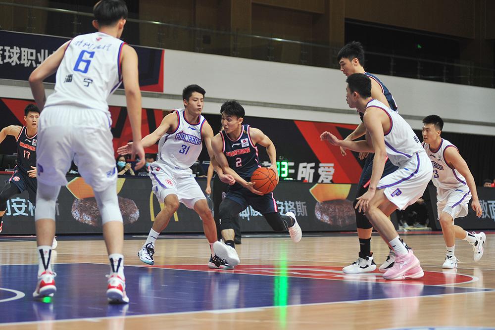 开云官网-广东宏远发布备战花絮，冲刺阶段状态回暖，足总杯任务艰巨，高层口径保持一致的简单介绍