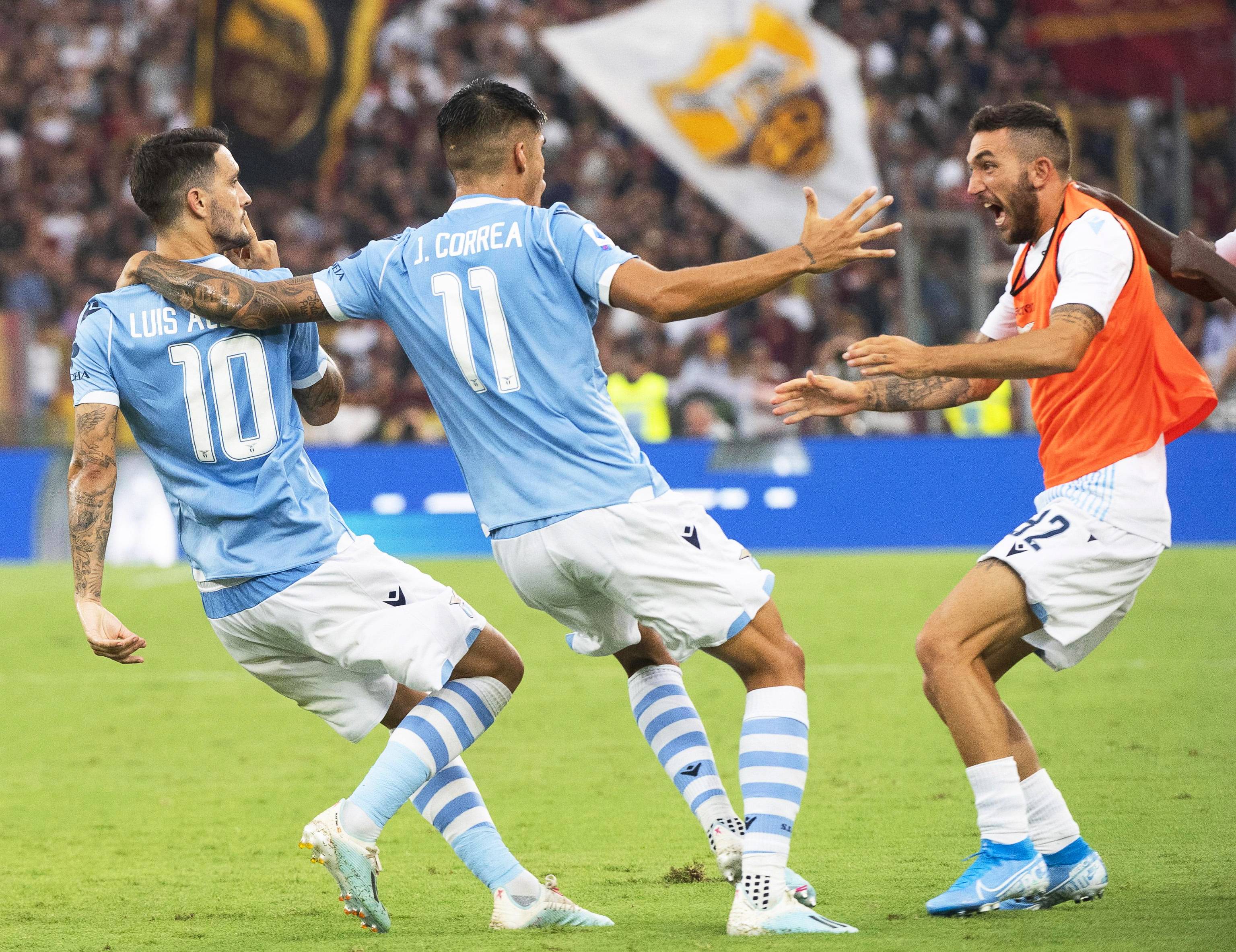 开云体育APP下载-今夜密尔沃基雄鹿备战意大利杯，防线松动细节曝光，球迷炸锅，阵容厚度经受考验的简单介绍