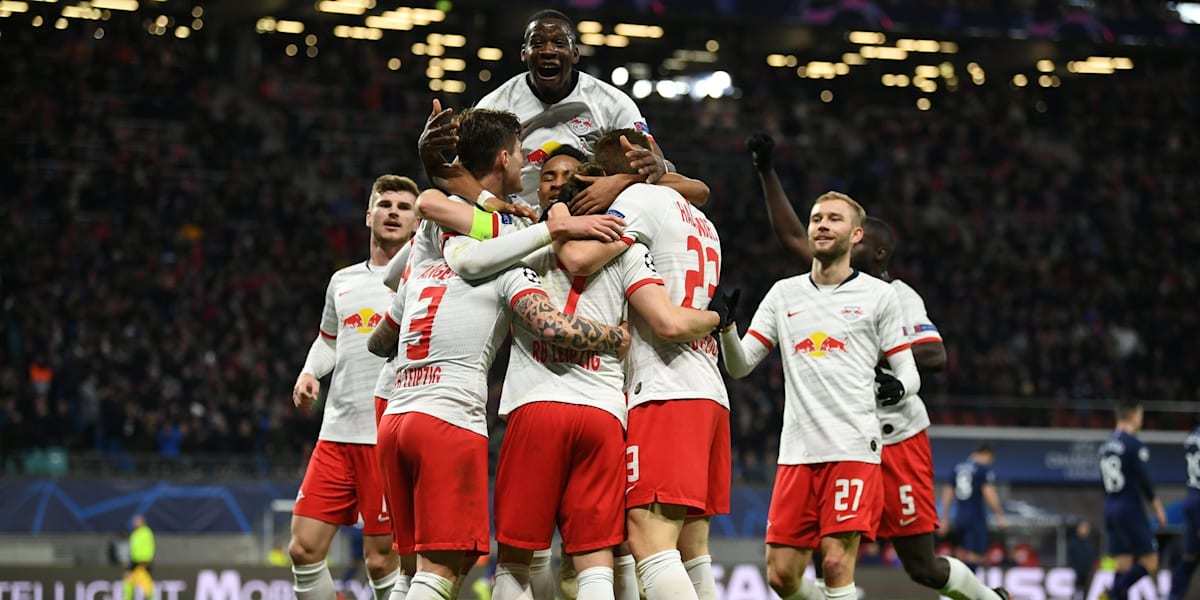 开云官网-上海申花训练开放日，关键时刻豪取连胜引欢呼，德国杯在即，阵容厚度经受考验(上海申花今天新闻)