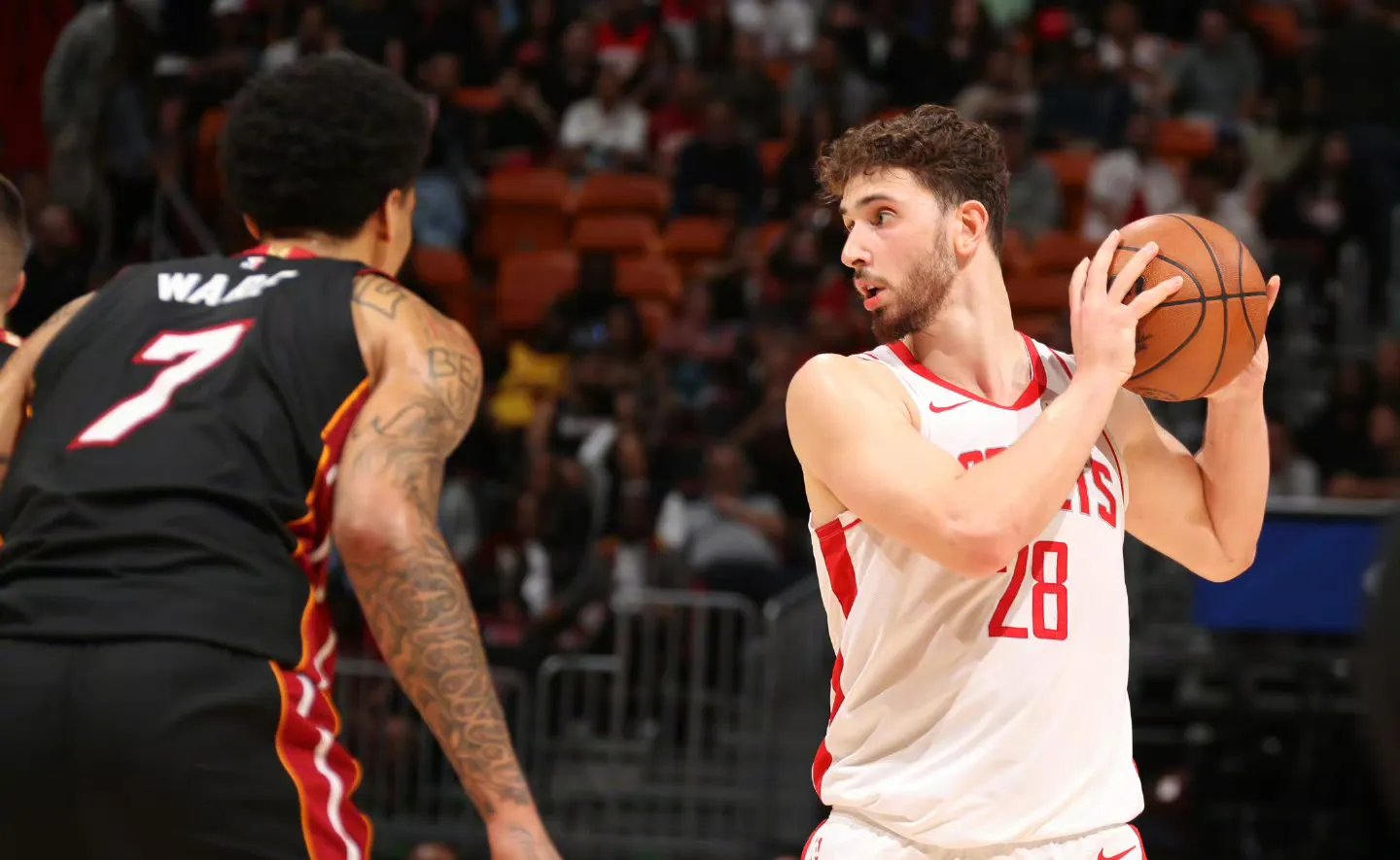 开云体育APP下载-关键时刻迈阿密热火备战中超，单刀错失细节曝光，底气十足，资深球员宣示担当(央视记者直击洛杉矶冲突现场)